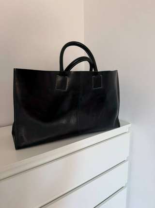 1. Кожаная сумка из ZARA HOME, из плотной кожи, состояние новой, носила очень