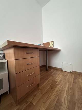 Стол письменный с полками