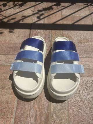 Босоножки UGG ( 38 размер , 7 USA)
