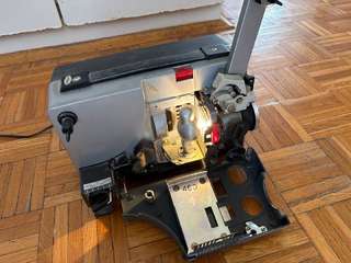 1) Японский пленочный прожектор "Sankyo dualux-1000". В рабочем состоянии, но