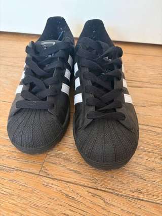 Продам детские кроссовки adidas