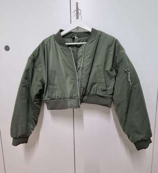 Бомбер H&M. Надевался только на съёмку