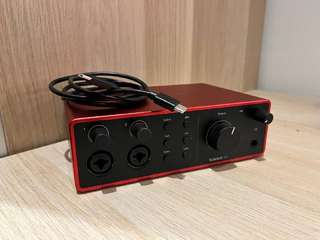 Продам звуковую карту Focusrite Scarlett 4i4 4th generation