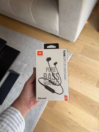 Продаю новые беспроводные наушники JBL Tune 125BT