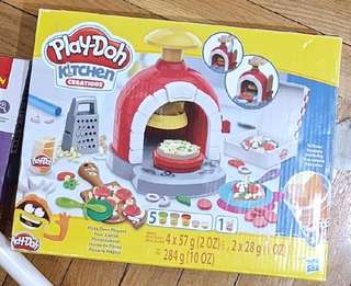 Play-Doh Kitchen Creations «Печь для пиццы» (F4373). Печь, 8 аксессуаров: тёрк