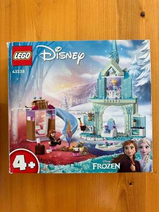 Наборы Lego Friends с коробками по 2000 дин каждый