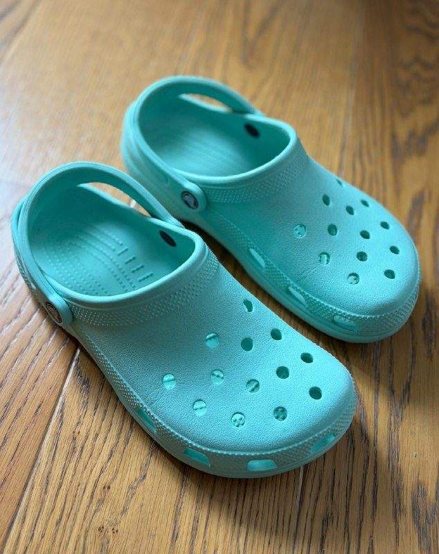 Тапки Crocs · мятного цвета, размер M7W9 / 39-40EU — фото 2 из 2