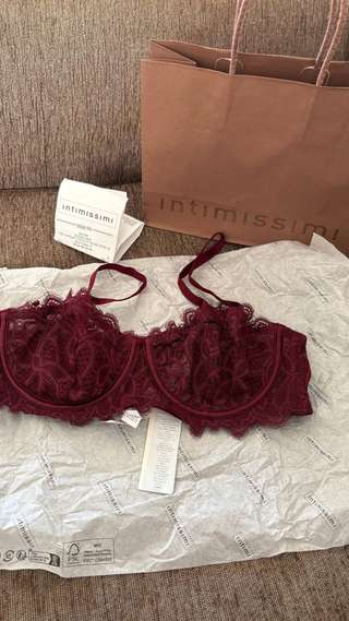 АБСОЛЮТНО НОВЫЙ · Продаю лифчик intimissimi, все бирки, отдам с пакетом и чеко