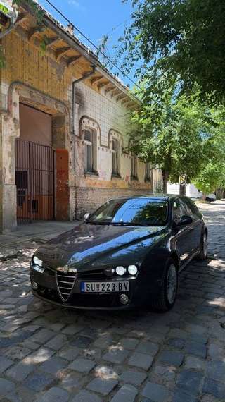 Продаю Alfa Romeo 159 SW. Во владении 1.5 года, личный пробег около 26 000 км