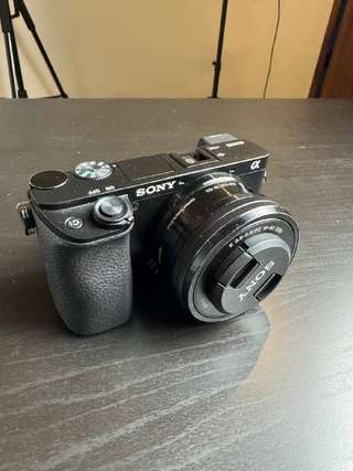 Продам камеру Sony a6100, в комплекте зарядка, новые аккумы, карта памяти