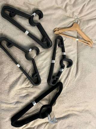 Наборы вешалок примерно по 10 шт (+-1)(икеа итд)