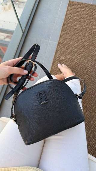 Сумка Furla 1927 Mini Crossbody C.Case в цвете Nero (классический черный)