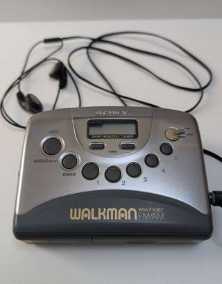 Продам кассетный плеер с радиоприемником Sony Walkman WM-FX267