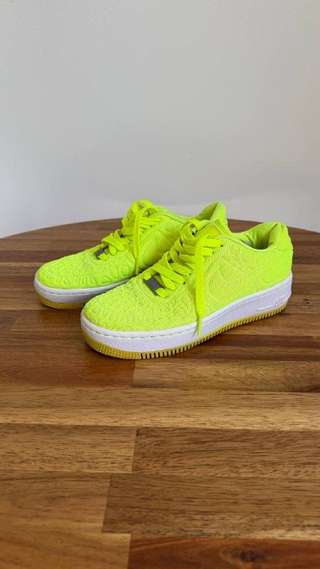 Классные кроссовки на лето, Nike Air (есть дефект на заднике и стельке, можно