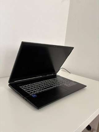Игровой ноутбук Gigabyte G7 MD с большим экраном 17.3 дюйма