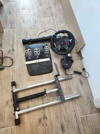 Продаю свою пыльную клавиатуру Logitech G29, включая контроллер и подставку