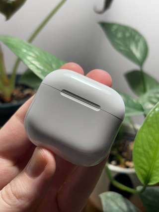 продам кейс Apple AirPods 4 с активным шумоподавлением (ANC)