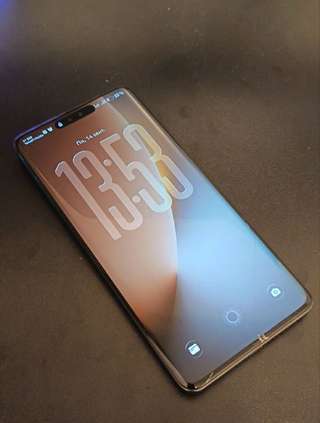 Honor 200 pro, · Все работает, небольшая трещена на экране снизу(на работу не