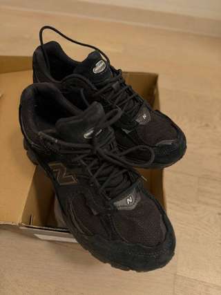 Продам кроссовки NEW BALANCE 2002R