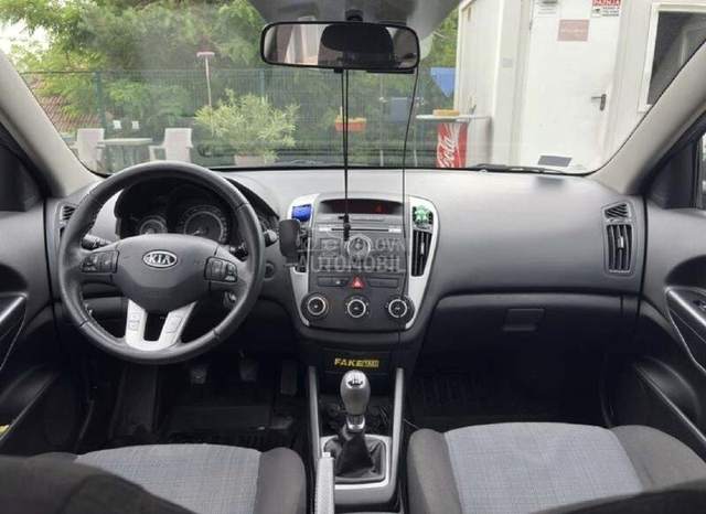 🚗 Продаётся Kia cee'd LX, 2011 г — фото 1 из 2