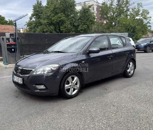 🚗 Продаётся Kia cee'd LX, 2011 г — фото 2 из 2