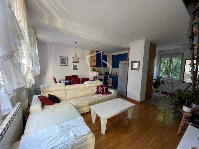 🔗 Trosobni stan u dobrom stanju, drugi sprat, Cvetkova pijaca — фото 1 из 2