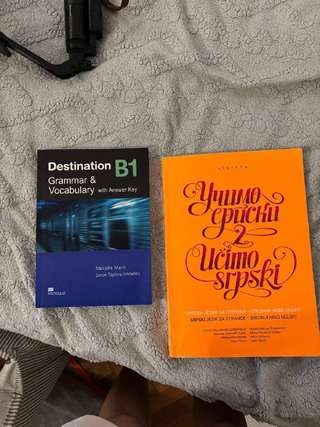 Учебник по сербскому 700 динаров (есть где писали карандашом), по Английскому