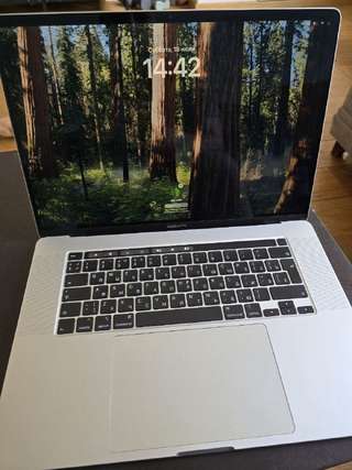 Продам MacBook Pro 16' i7 16Гб ОЗУ 512Гб SSD 2019г