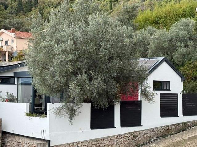 🏡 Современная вилла с бассейном и панорамным видом на море в Баре — фото 10 из 10
