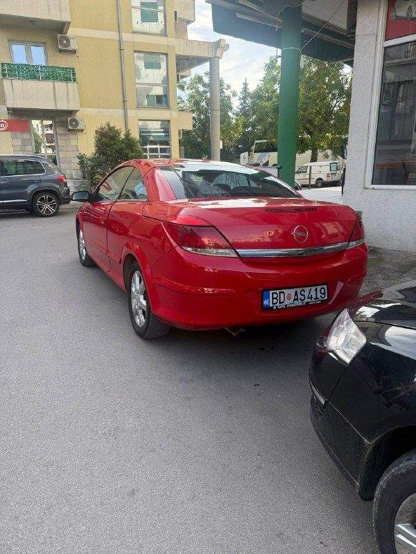 Продам. Опель Астра Кабриолет 2010 год 1.8 бензин автомат. Будва — фото 3 из 5