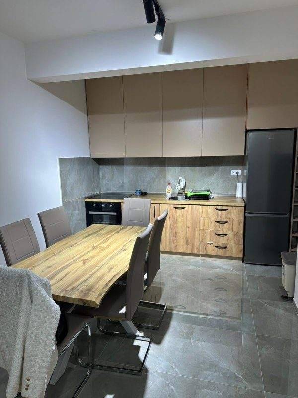 🏠 Квартира с 2 спальнями · Подгорица · €800 / мес — фото 1 из 5