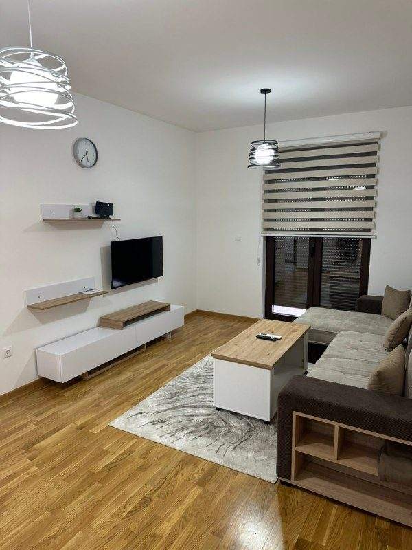 🏠 Квартира с 2 спальнями · Подгорица · €800 / мес — фото 3 из 5