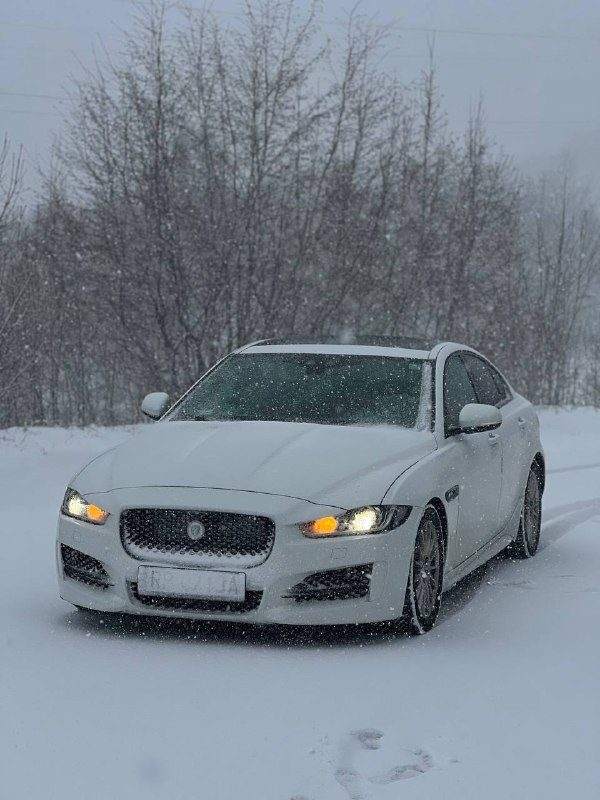 💶12.700€ · 🏎️Jaguar XE 2.0d R-Sport — фото 4 из 10