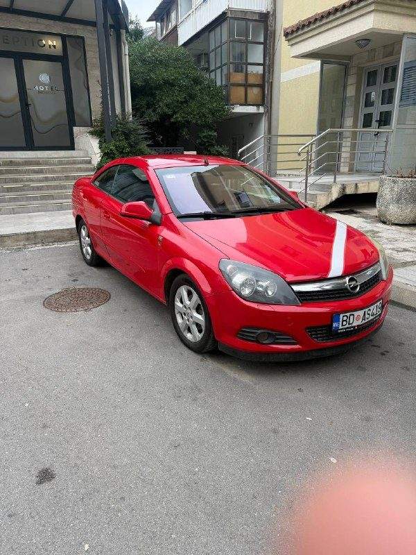 Продам Opel Astra Cabriolet 2010 год 1.8 бензин пробег 188000 автомат — фото 1 из 5