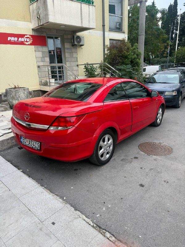 Продам Opel Astra Cabriolet 2010 год 1.8 бензин пробег 188000 автомат — фото 4 из 5