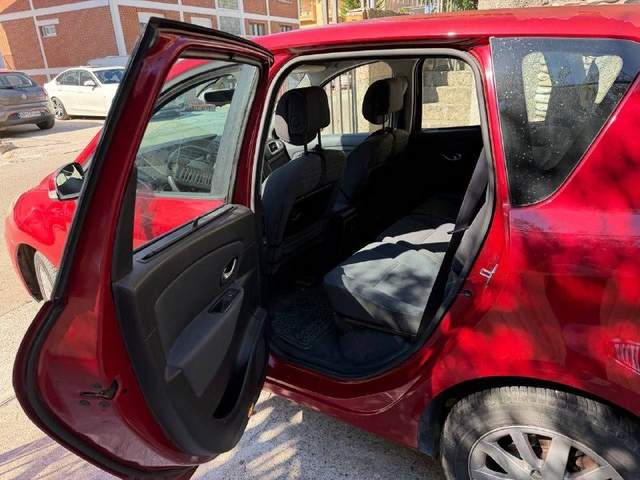 🚗 Renault - Scenic - 1.9 DCI — 2009 г — фото 9 из 10