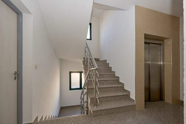 🏠 Квартира с 2 спальнями · Бечичи · €233 750 — фото 9 из 10