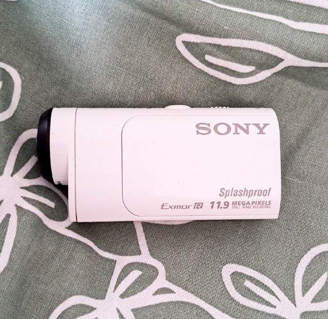 Продам отличную оригинальную экшн-камеру Sony HDR-AZ1 Mini в хорошем состоянии — фото 1 из 4