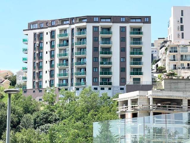 🏠 Продаётся квартира с 2-я спальнями с панорамным видом на море и горы в Бечич — фото 9 из 10