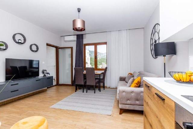 🏠 Квартира с 1 спальней · Бечичи · €900 / мес — фото 1 из 10
