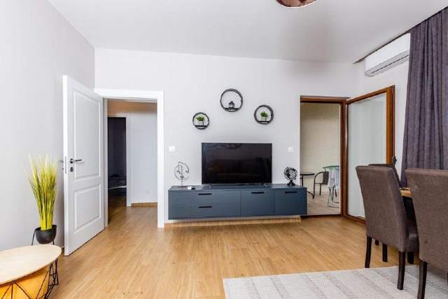 🏠 Квартира с 1 спальней · Бечичи · €900 / мес — фото 3 из 10