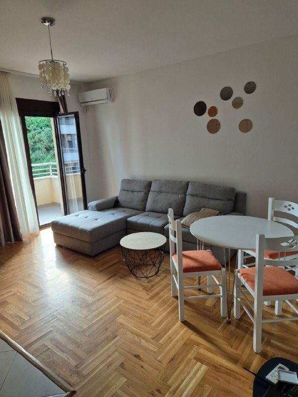 🏠 Квартира с 2 спальнями · Бечичи · €900 / мес — фото 1 из 8