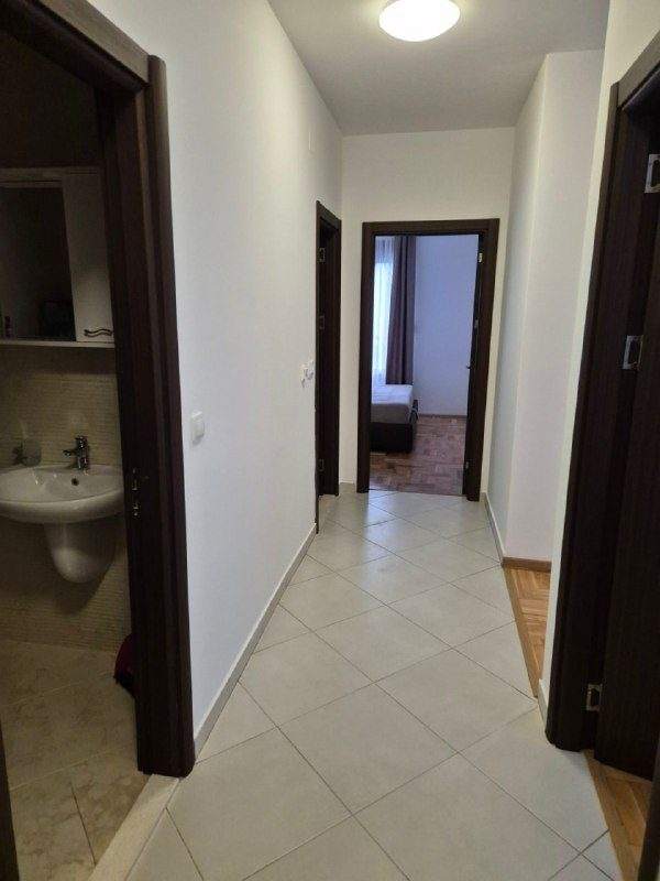 🏠 Квартира с 2 спальнями · Бечичи · €900 / мес — фото 3 из 8