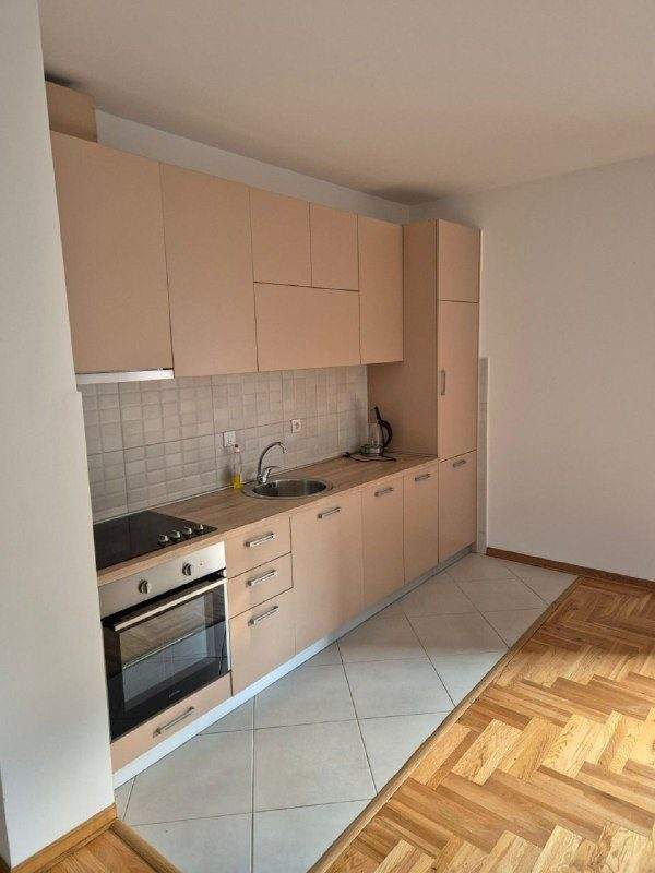 🏠 Квартира с 2 спальнями · Бечичи · €900 / мес — фото 4 из 8