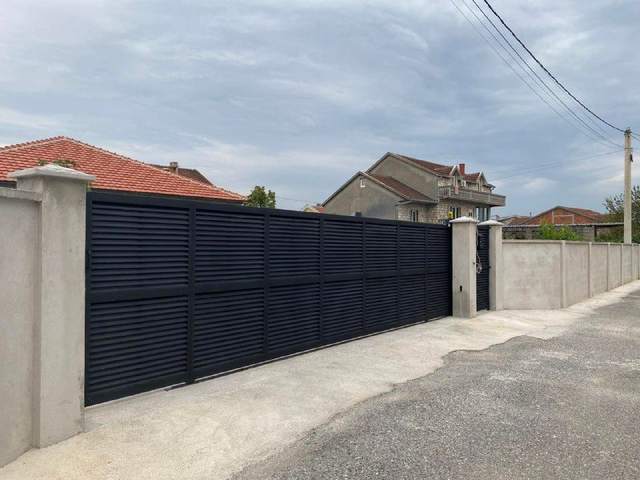 🏠 Недвижимость с 3 спальнями · Подгорица · €2 500 / мес — фото 2 из 10