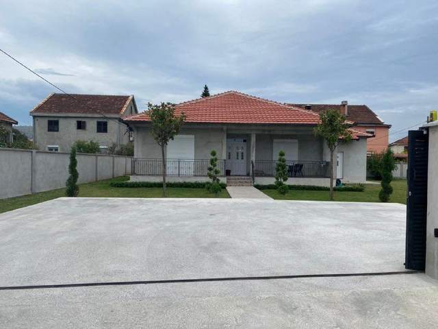 🏠 Недвижимость с 3 спальнями · Подгорица · €2 500 / мес — фото 9 из 10