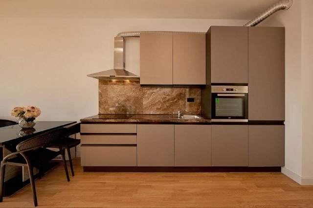 🏠 Квартира с 1 спальней · Бечичи · €800 / мес — фото 2 из 10