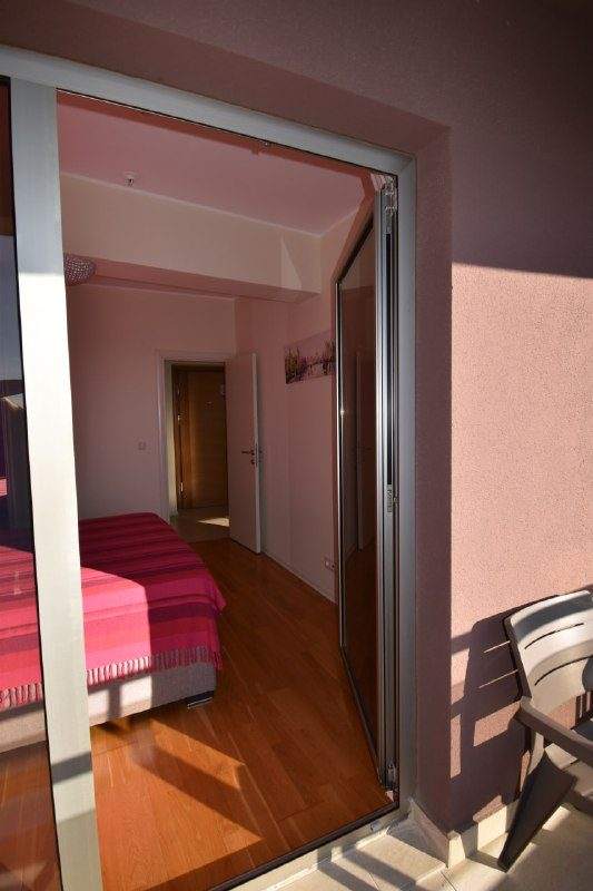 🏠 Квартира с 1 спальней · Бечичи · €1 300 / мес — фото 7 из 10