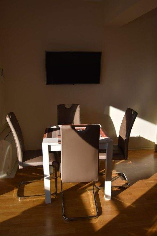 🏠 Квартира с 1 спальней · Бечичи · €1 300 / мес — фото 9 из 10