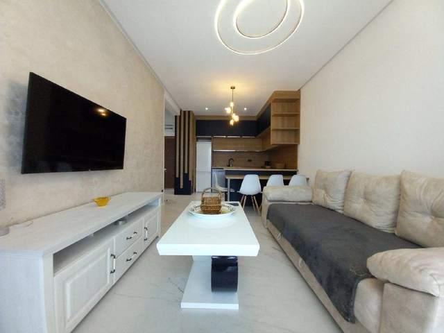 🏠 Квартира с 1 спальней · Бечичи · €1 000 / мес — фото 1 из 10